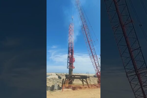 Progrese în clubul de iahturi, terasa de întreținere, lift de călătorie / rampă