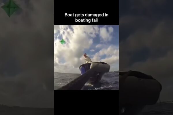 Barca de barcă de daune cu barca