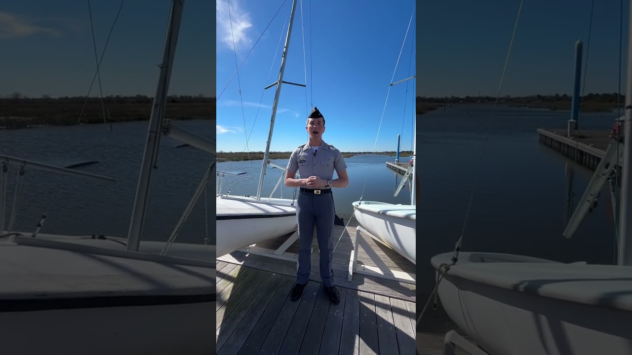 Cadet Boone Morgan își împărtășește experiențele cu Clubul de navigație al Citadelului