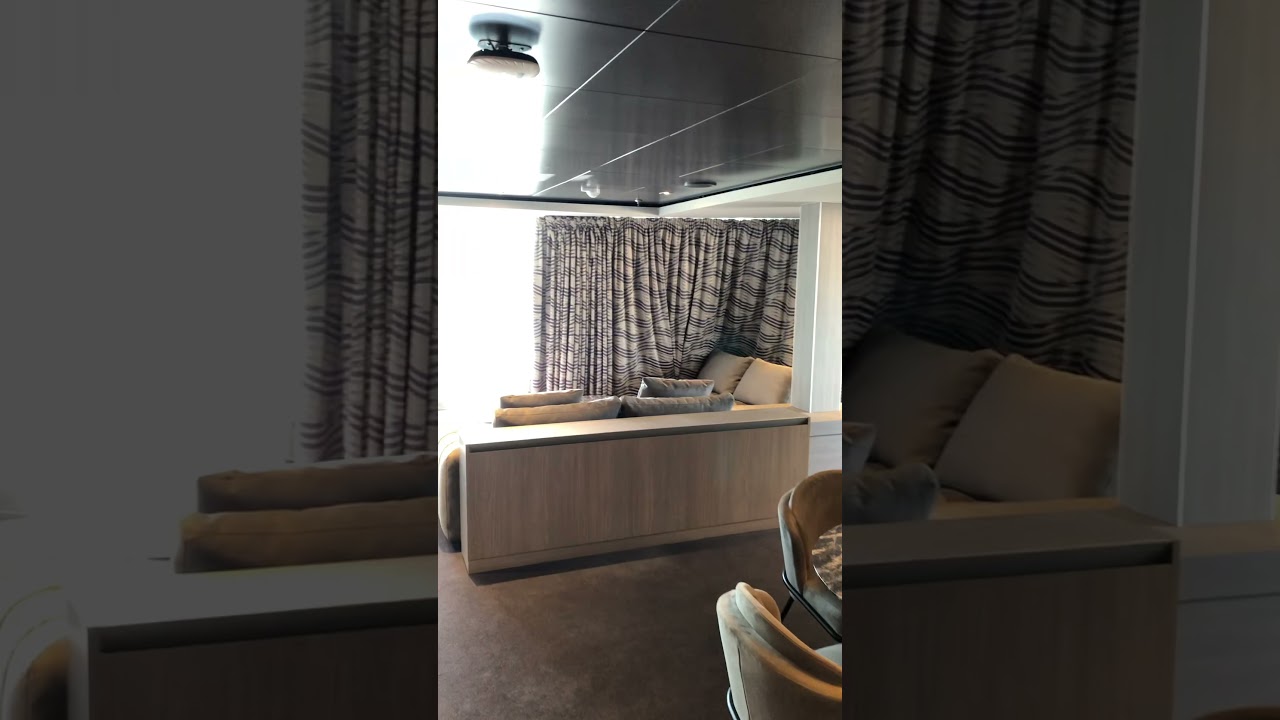 MSC Yacht Club Suite On Board MSC Seashore - Intrare și sufragerie cu fereastră panoramică