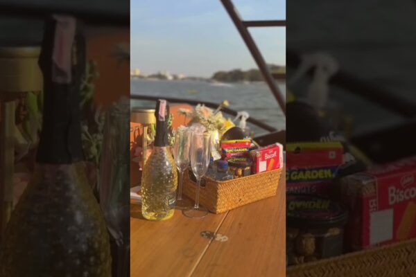 Explorați Bangkok din râu cu #Helena | Charter Khana Yacht