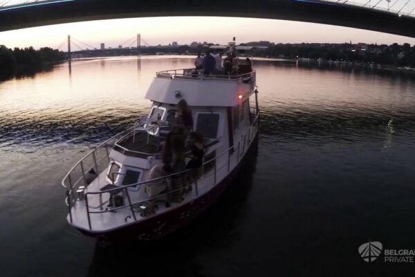 Croazieră privată de iahturi - Experiență Belgrad River