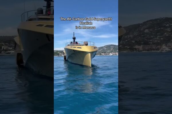 Yacht All-Carbon de aur