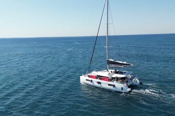 Descoperiți Grecia cu Ukiyo Catamarans | Experiențe de navigare de lux