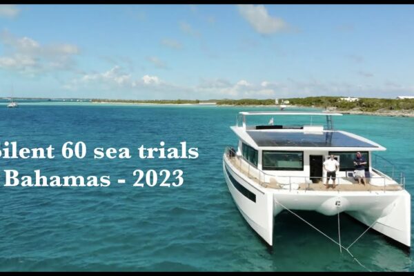 Yachts silențioase, catamaran electric solar de 60 '. Procesele pe mare Bahamas.