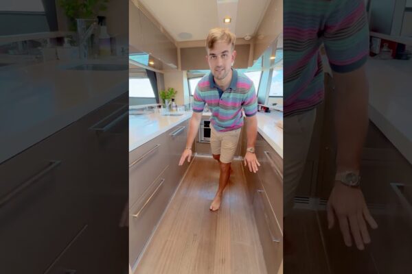 Ferretti 75: Poate acest iaht flybridge să concureze cu superyachts?