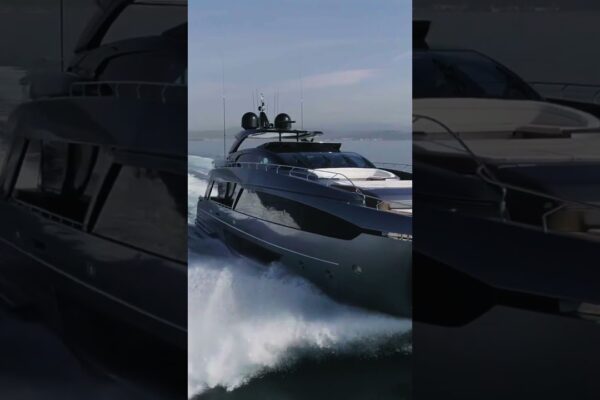 Yachts Flybridge de lux - Riva 110 'Dolcevita, New Horizons of Beauty - Ferretti Group