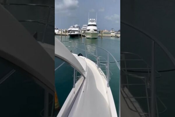 Închirieri de iahturi de lux exclusiv #Luxur #travel #luxuryyacht #Vacation #fun #Beach #Exclusive