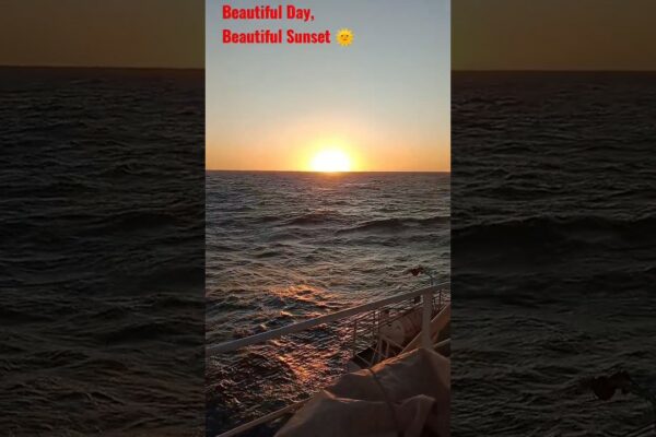 Sunse frumos la bordul unei nave | #Shorts #sunset #Ocean #Ship #Waves #VinChvLog