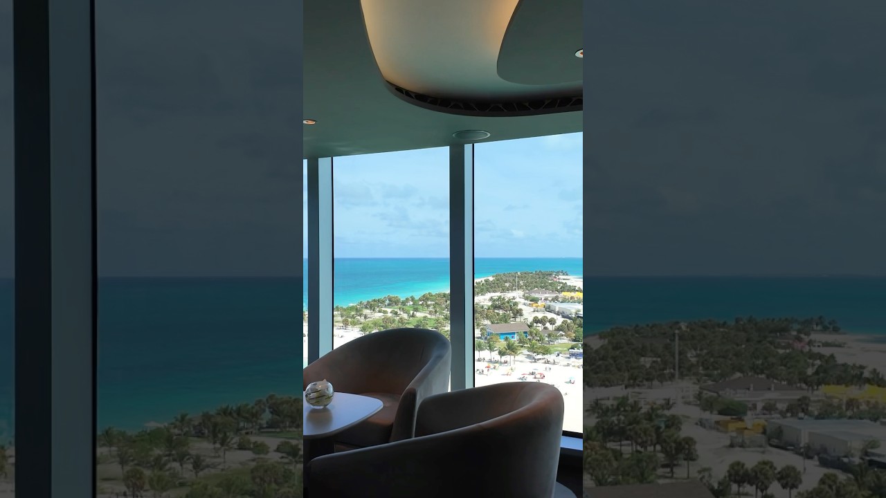 Prânz cu vedere la apă albastră | MSC Yacht Club Restaurant #MSC #MSCCRUISES #MSCYACHTCLUB #SHORTS