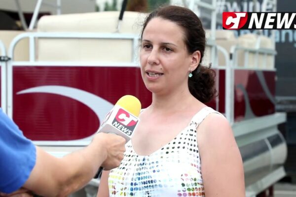 CTnews.ro | Pontoon boat. O barcă ponton pentru amatorii de plimbări pe apă și pescuit!