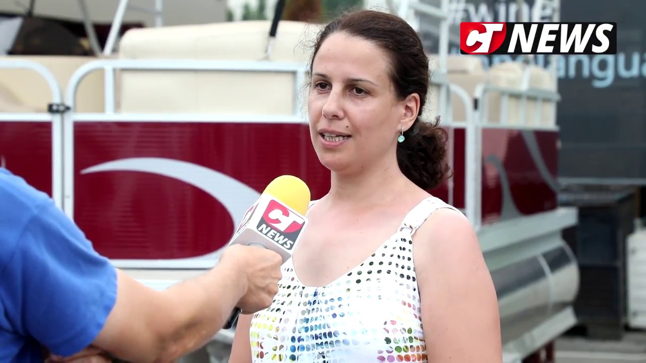 CTnews.ro | Pontoon boat. O barcă ponton pentru amatorii de plimbări pe apă și pescuit!