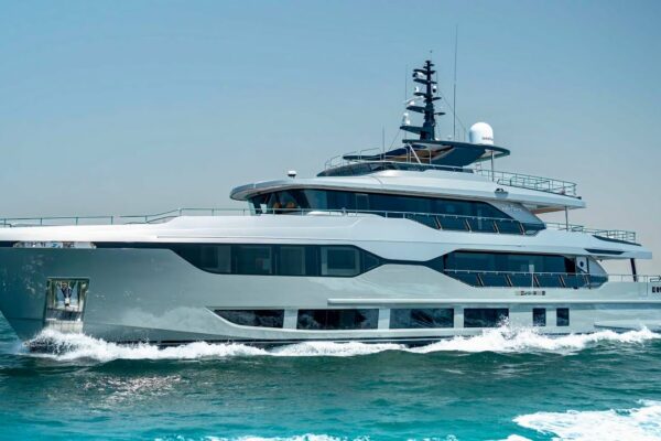 18 milioane de dolari Superyacht Tur: Majesty 120