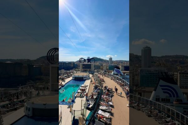 Port Napoli în timpul MSC Seaside Cruise Yacht-club