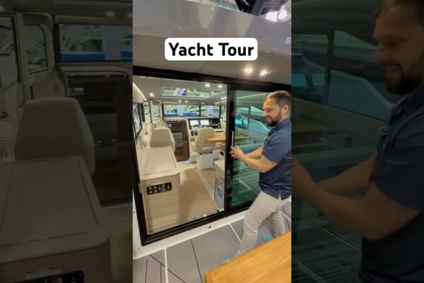Yacht de lux 2025 Saxdor 320 GTC Motor Yacht