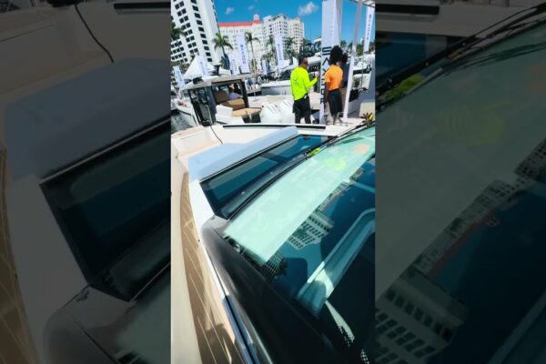 2025 Saxdor 320 GTO | Yachting de top albastru