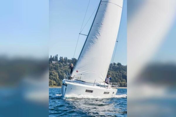 Recenzie: Despre Almyra 440