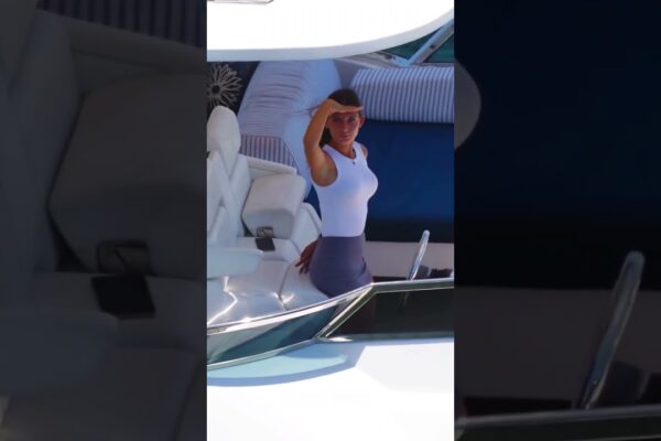 Luxury Yacht Crew Viața: Faceți cunoștință cu cel mai uimitor marinar! ⚓😍 #shorts #luxuryyachtlife #yachtlife