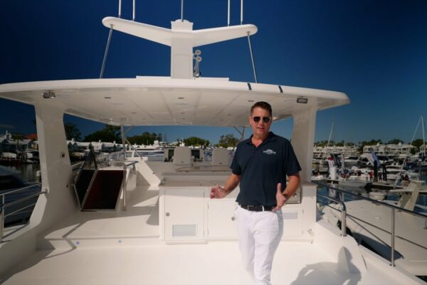 Tur de yacht Passagemaker de 6,5 milioane USD | 2025 Hampton Endurance 680