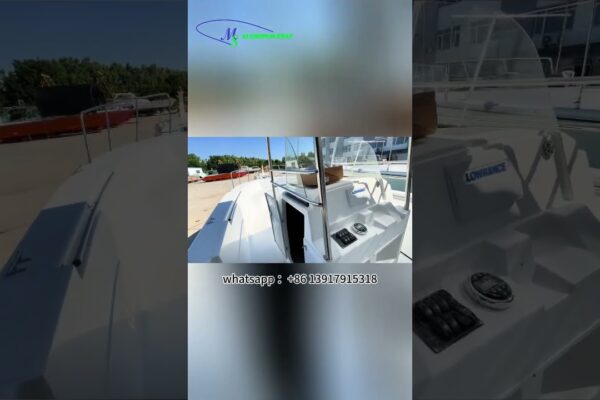 Viteză maximă 33 noduri, 400L ulei, motor Honda 250 CP.