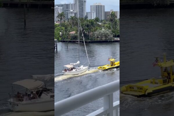 VAIL BOAT TOWED în Fort Lauderdale #Fortlauderdale #sailing #Sailor