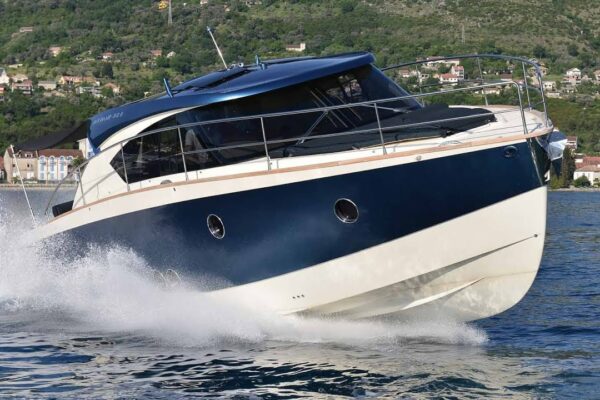 Brioni 44 | Barca cu motor și yachting