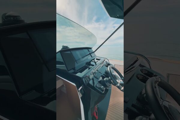 Barcă de zi la nivel de intrare de 645 USD