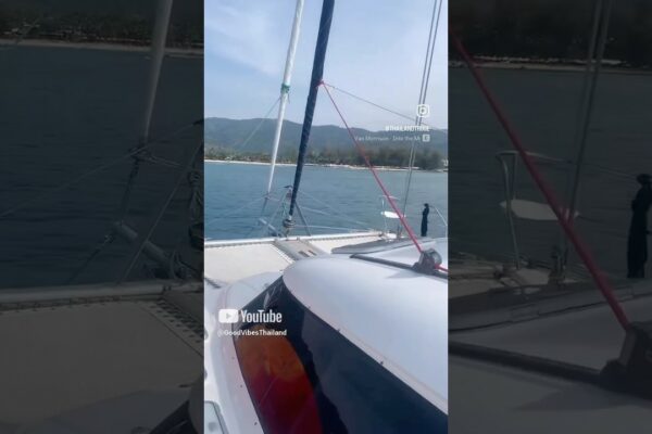 Navigați în jurul lumii în Catamaran #GoodVibestHailand #BoatLife #Sail #TravelLife #OceanLife