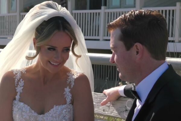 Navigați în Forever: nunta clubului de yacht a lui Alexandra și Patrick și Patrick