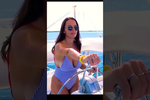 Navigare cu motor 🤪😍🫡 #sailing #sailingShorts #babe