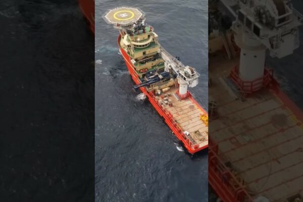 Vizualizări aeriene care prezintă impresionantul constructor C în elementul său offshore #trending #viral #shorts