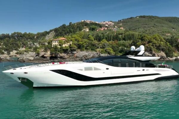 Mangusta 165 Rev | Revoluția | Yachts Mangusta