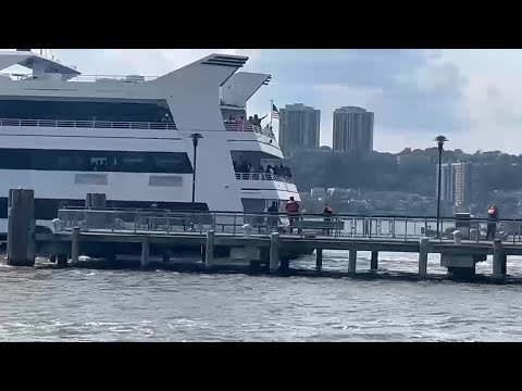 Nouă rănite după ce iahtul lovește doc în râul Hudson