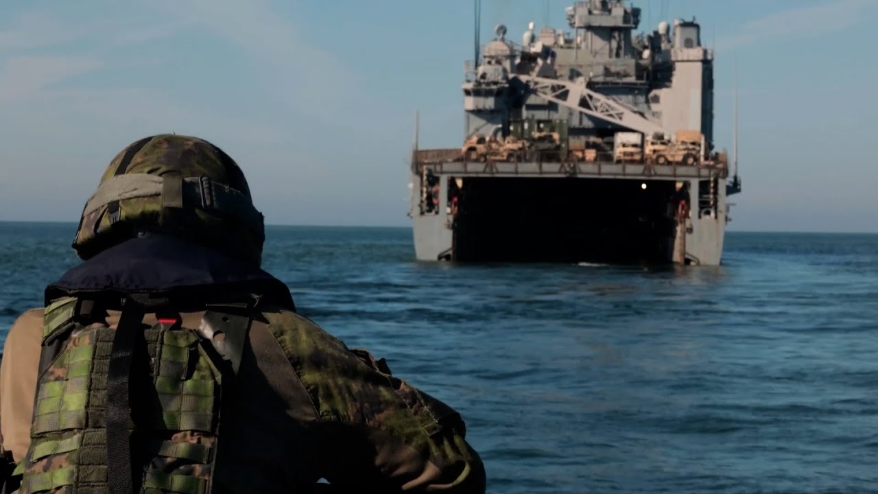 Marinele și marinarii americani se antrenează cu marina finlandeză