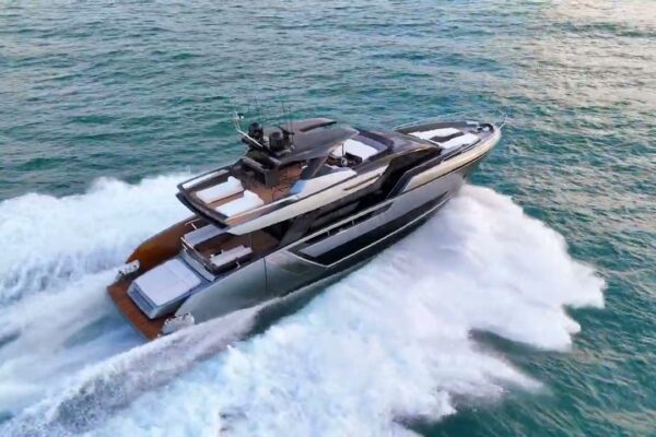 Yachts Flybridge de lux - Riva 82 'Diva, Divine Yachting - Ferretti Group