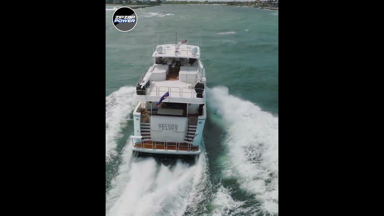 Pacific Mariner Yacht în dur la Palm Beach