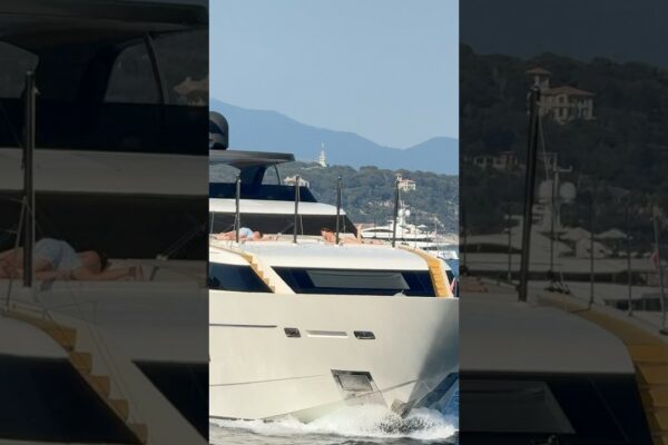 Stil de viață de vară de lux în Mediteranean #Monaco Millionaire #luxury #yacht #luxuryLife #luxuryboat