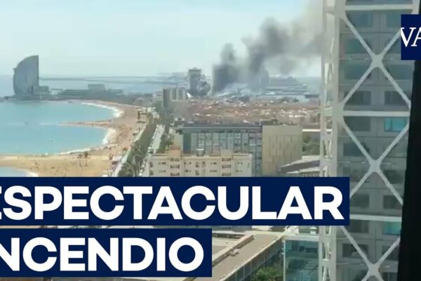 Incendiu spectaculos în portul Barcelonei