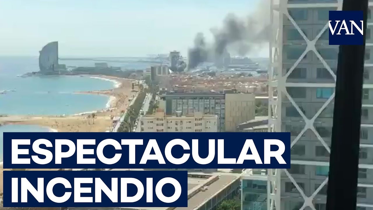 Incendiu spectaculos în portul Barcelonei