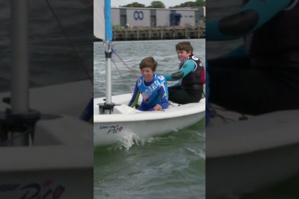 Copiii tăi vor naviga în această jumătate de termen? #Sailing #youthsports #watersport #shorts