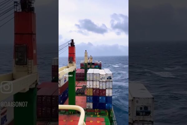 Mări furtunoase 🌊🚢. #adventure #Beautiful #shiplife #sailor #Sailing #NAVIGAȚIE #ROUGHSEAS #cyclone