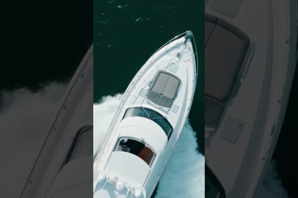 Riviera 4800 Sport Yacht - Horizon