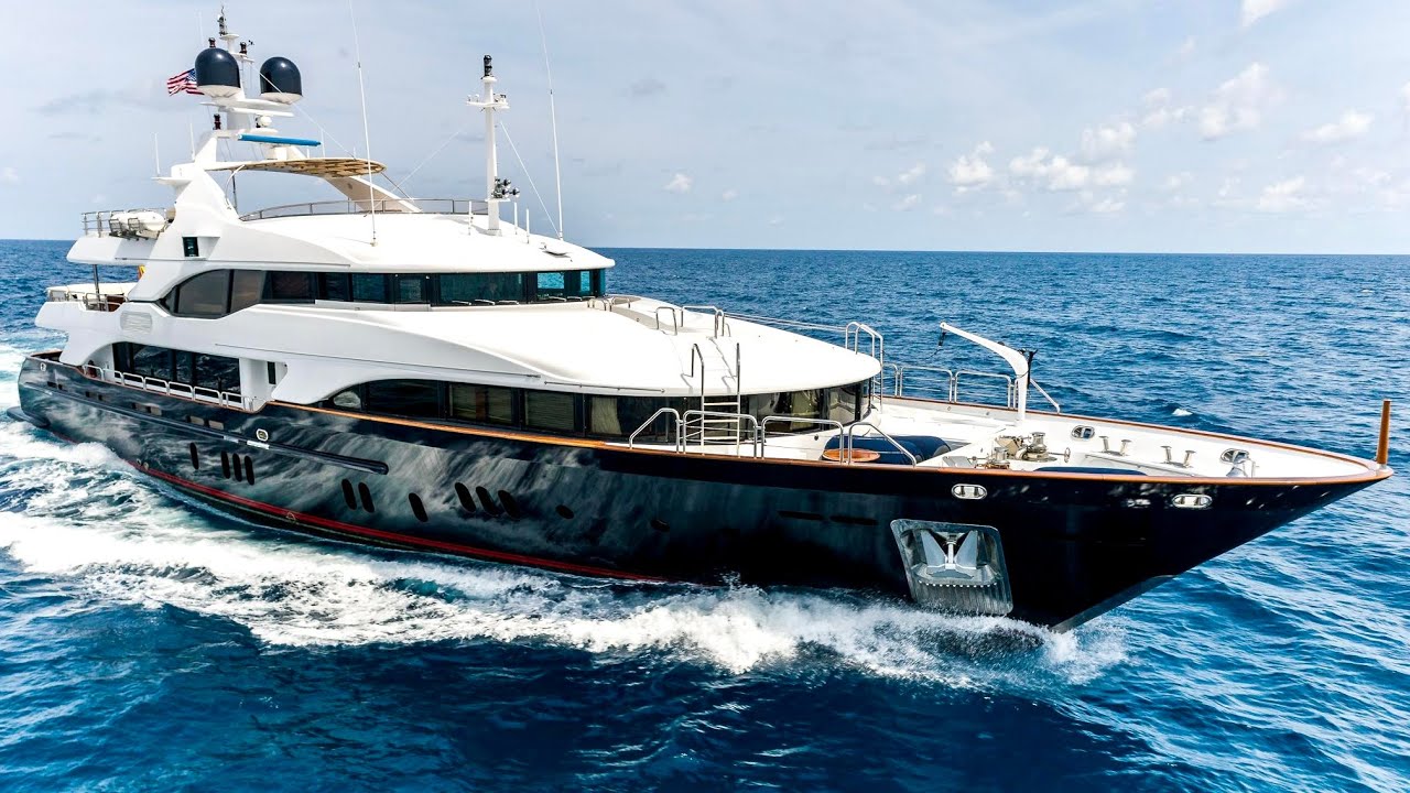 10,5 milioane USD Superyacht Tur: 2005 Benetti 145 Vision