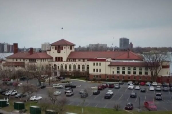 Detroit Yatch Club deschide capsulă de timp în vârstă de 100 de ani