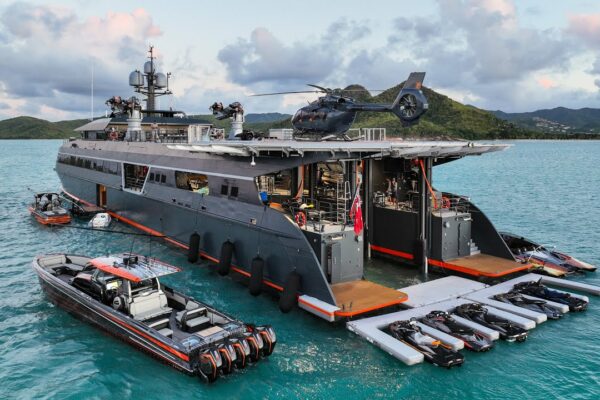 Hodor 66 metri Shadow Yacht - Toy Box