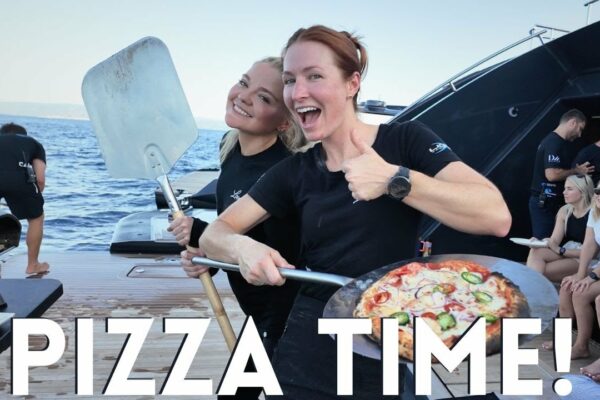 Crew Pizza Night la bordul unui super iaht