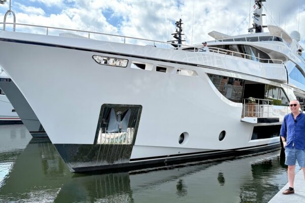 20 de milioane de dolari Superyacht Tour: Majesty 140