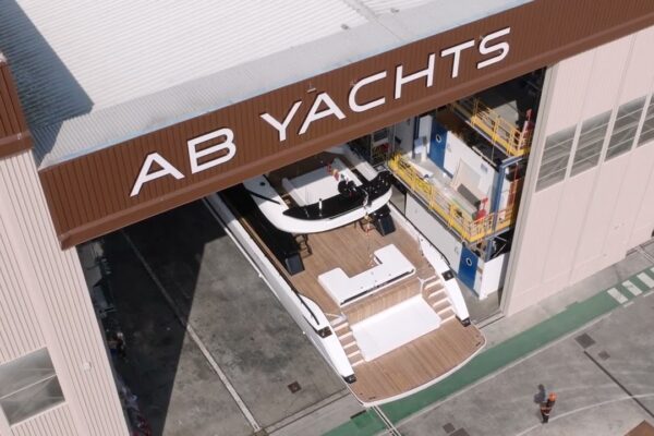 Lansare de iahturi AB95 - Performanța îndeplinește Elegance | AB Yachts oficial