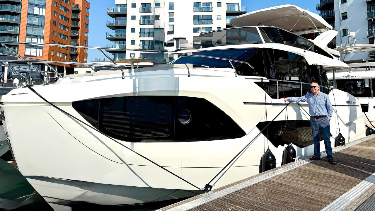 Tur de 1,2 milioane de lire sterline: Absolute 47 Fly