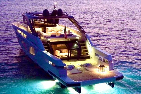 Tur de 3,8 milioane de euro: Bluegame BG74